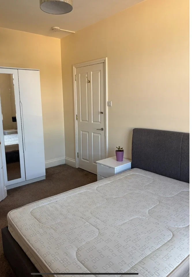 Room Mill Green Road in Mid Sussex