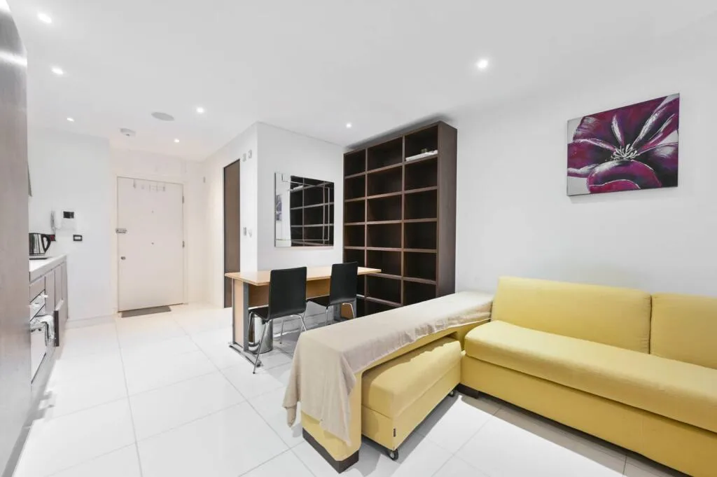 Flat Tavistock Place in Greater London