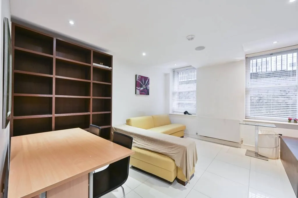 Flat Tavistock Place in Greater London