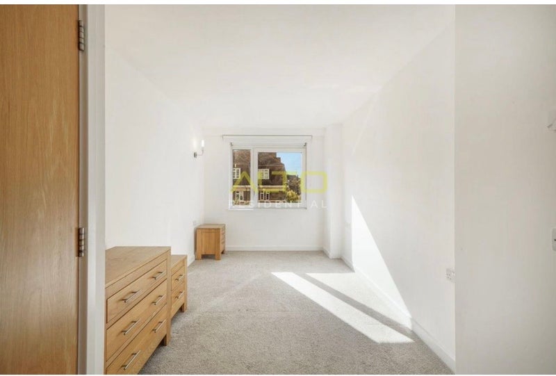 Room Pilgrims Way in Greater London