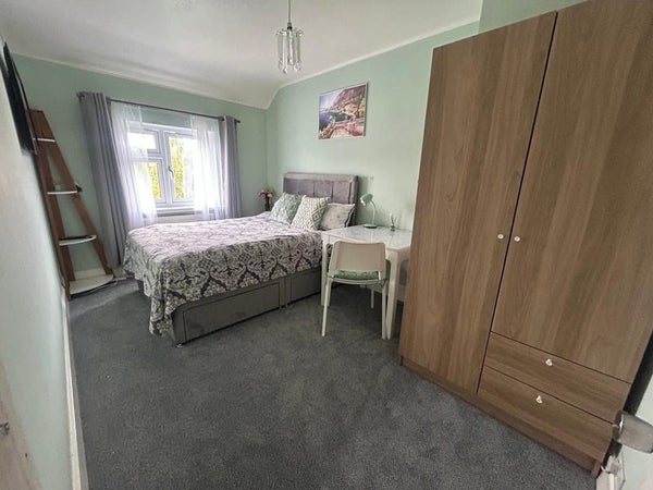 Flat Kenmare Road in Bristol