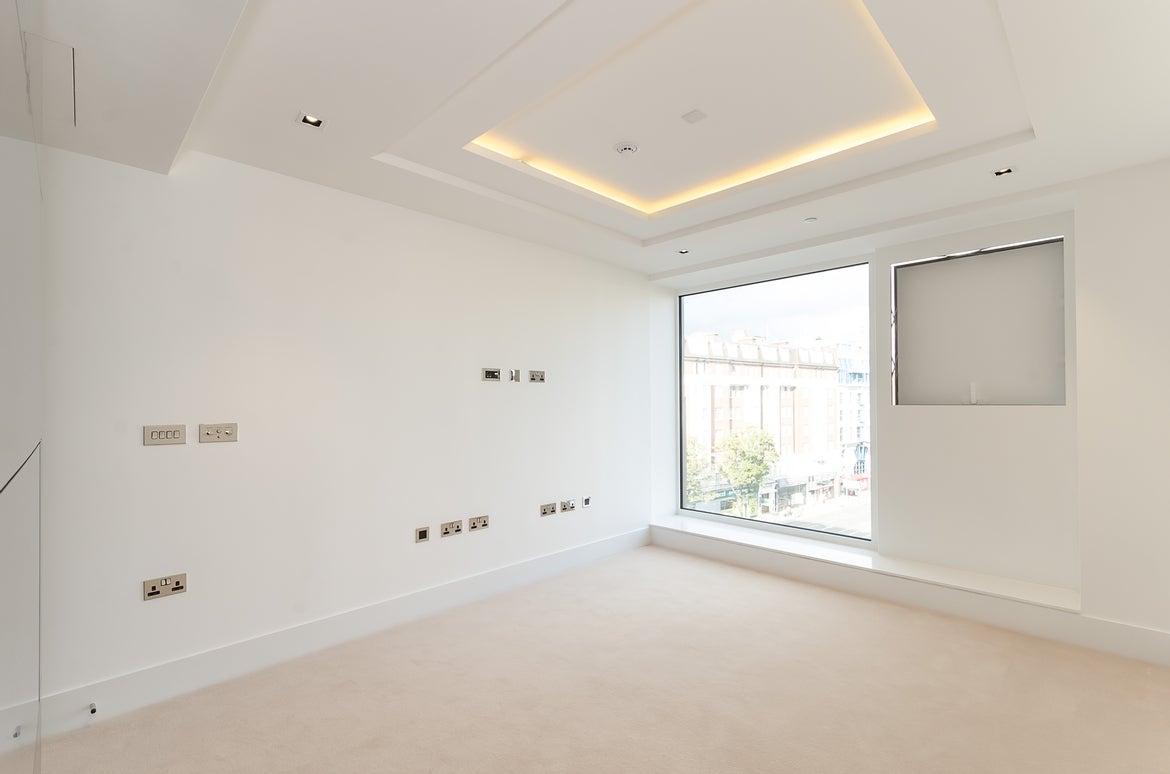 Flat Kensington High Street in Greater London