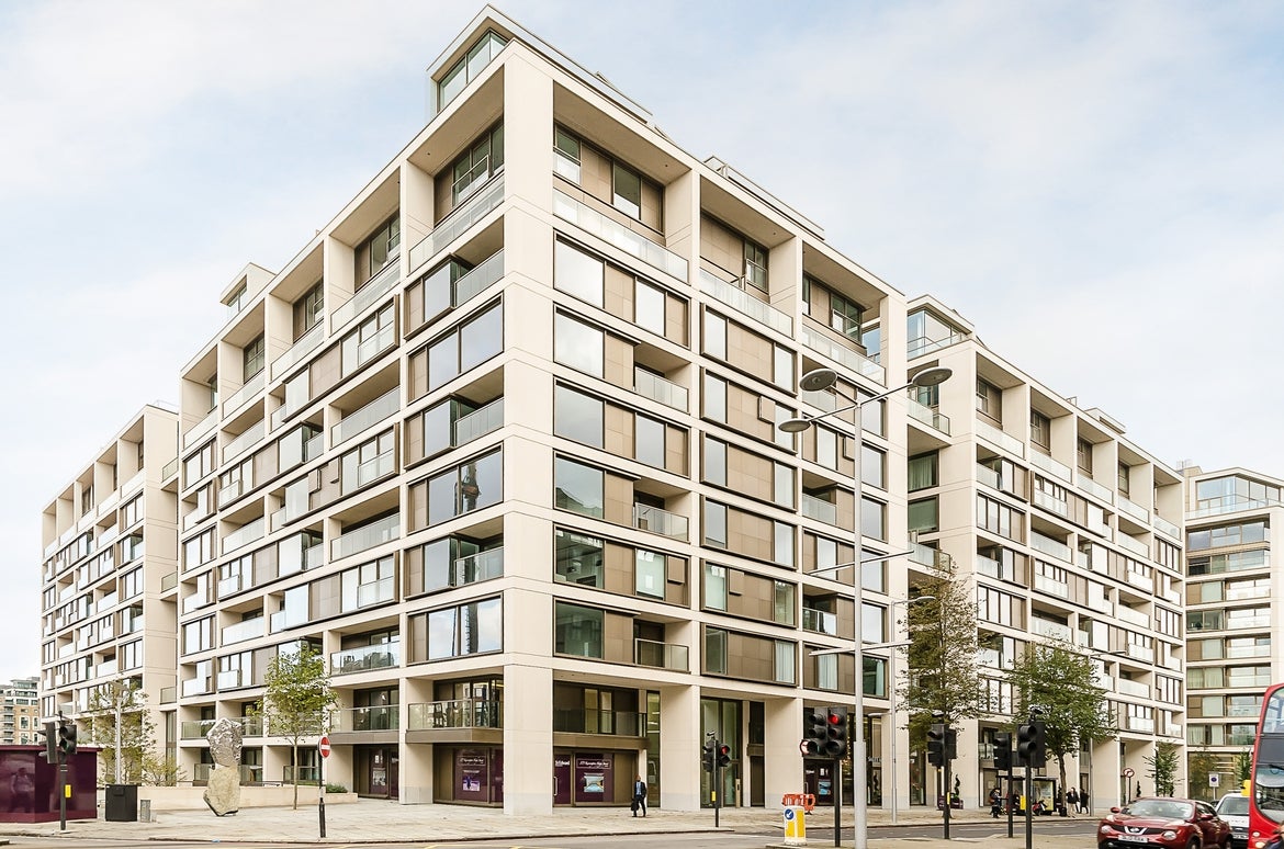 Flat Kensington High Street in Greater London