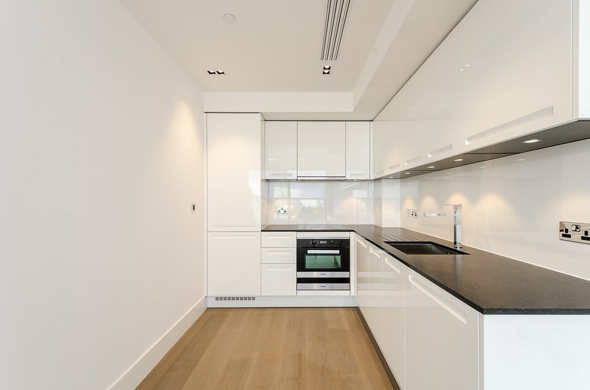 Flat Kensington High Street in Greater London