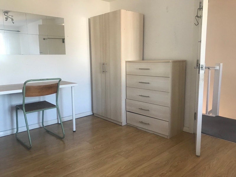 Room Kingsland Road in Greater London