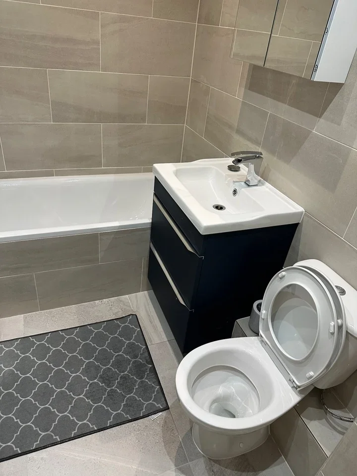 Flat Riverside Close in Greater London