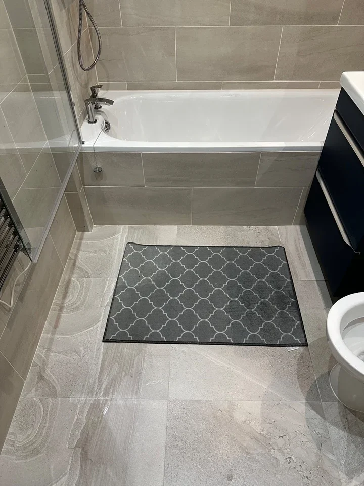 Flat Riverside Close in Greater London