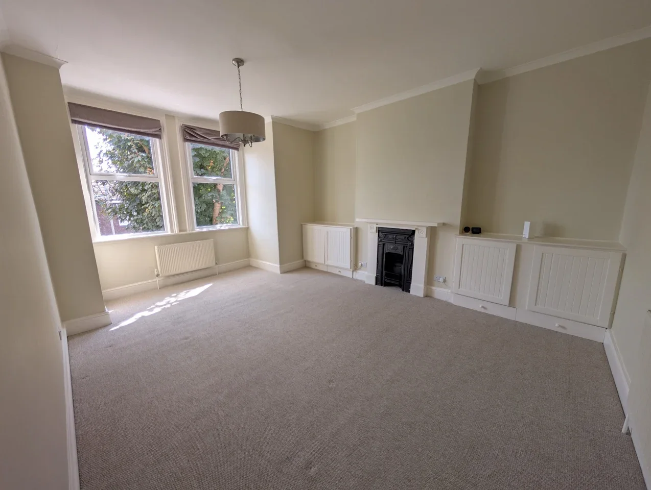 Flat Pendle Road in Greater London
