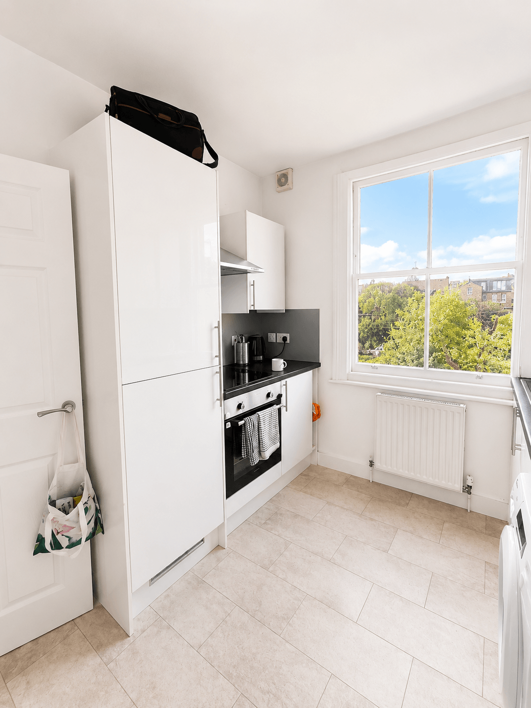 Flat Craven Avenue in Greater London