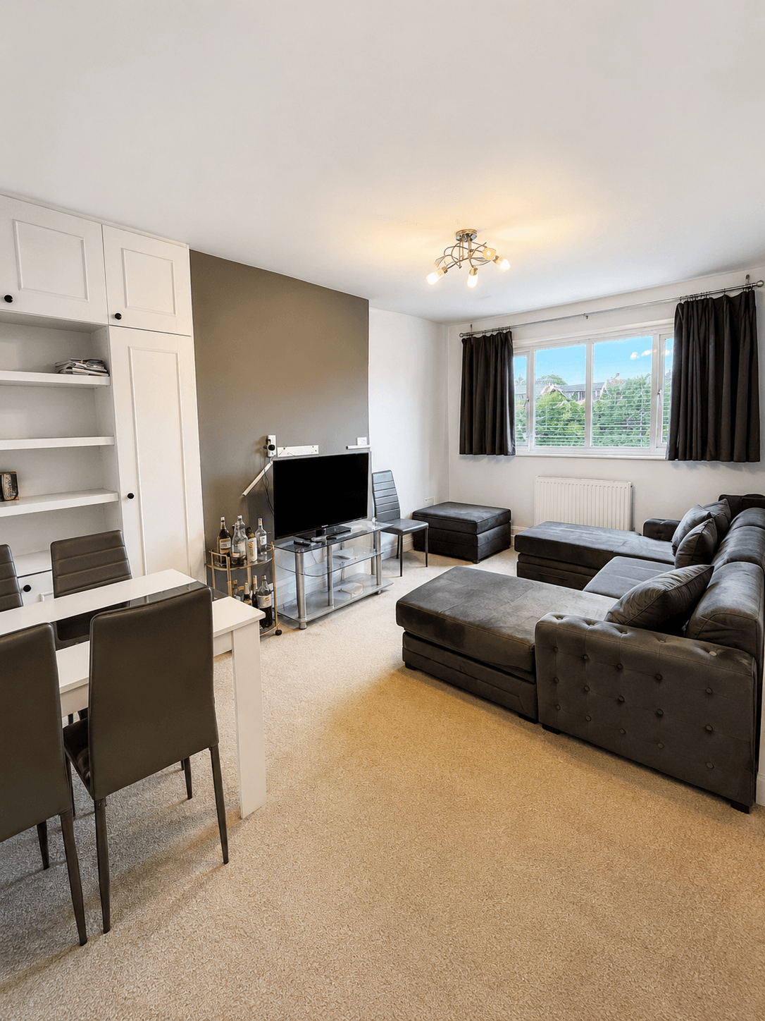 Flat Craven Avenue in Greater London