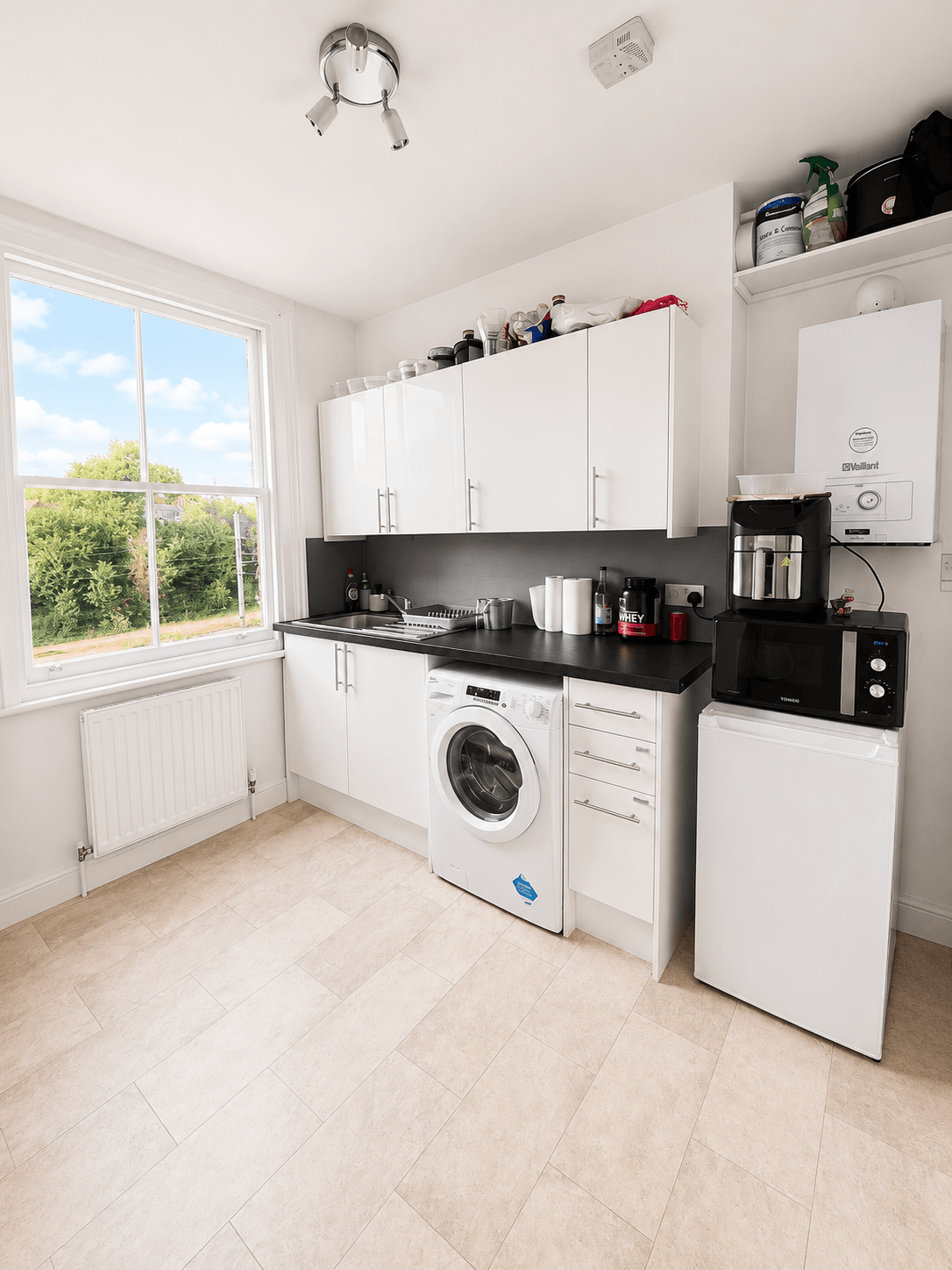 Flat Craven Avenue in Greater London