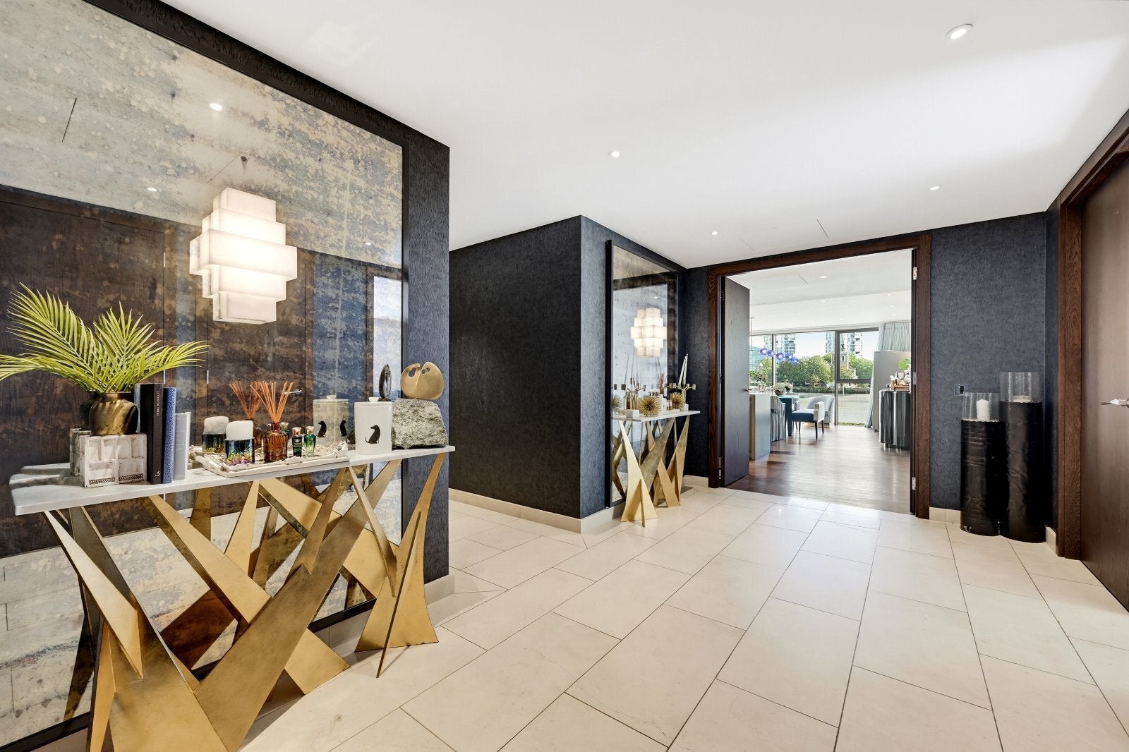 Flat Waterfront Drive in Greater London