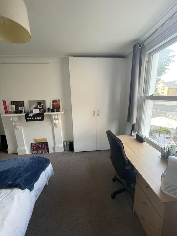 Room Carminia Road in Greater London