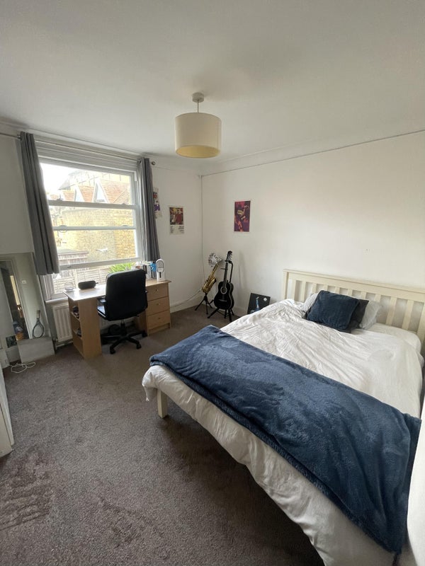 Room Carminia Road in Greater London