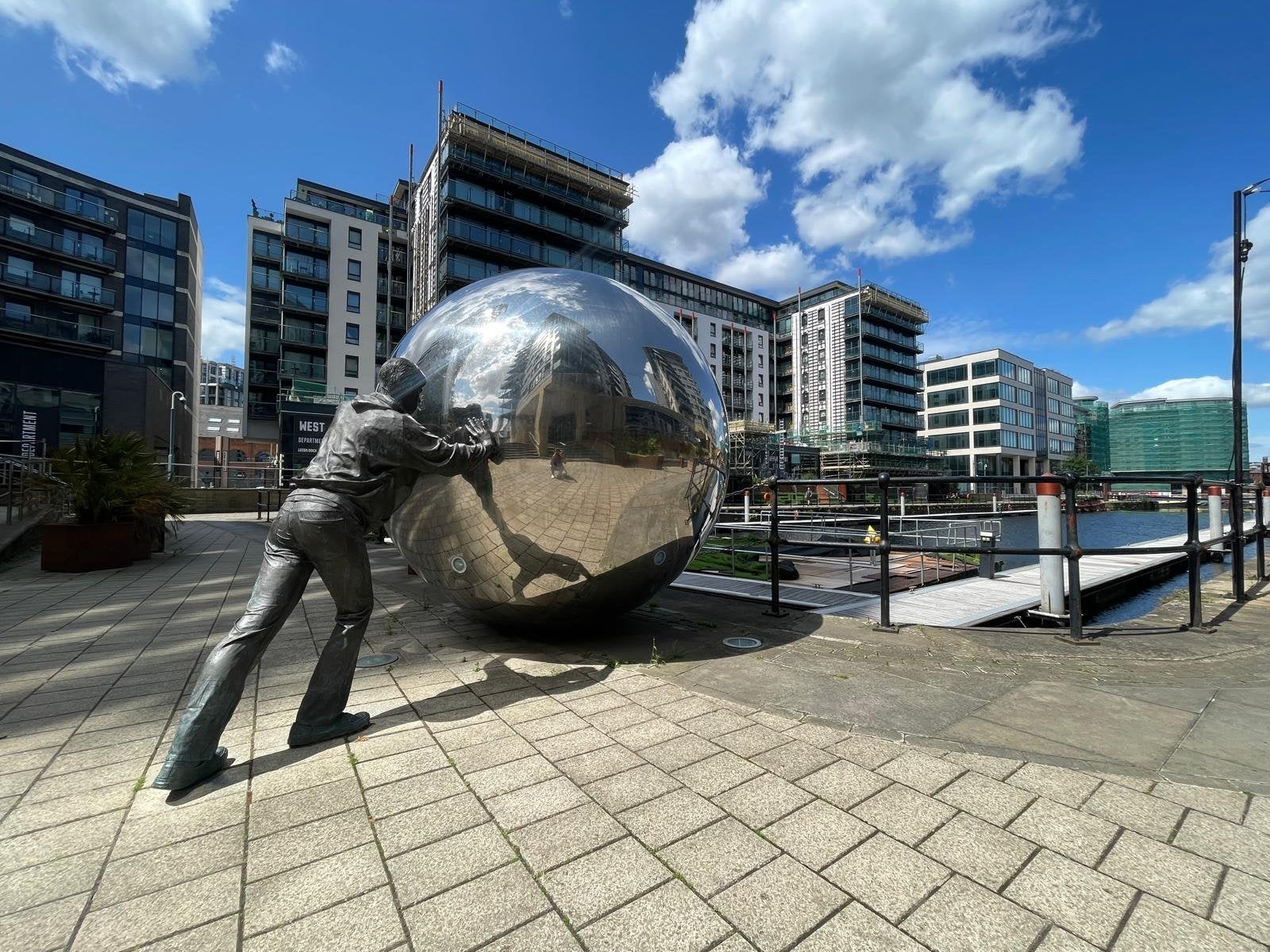 Flat Armouries Drive in Leeds