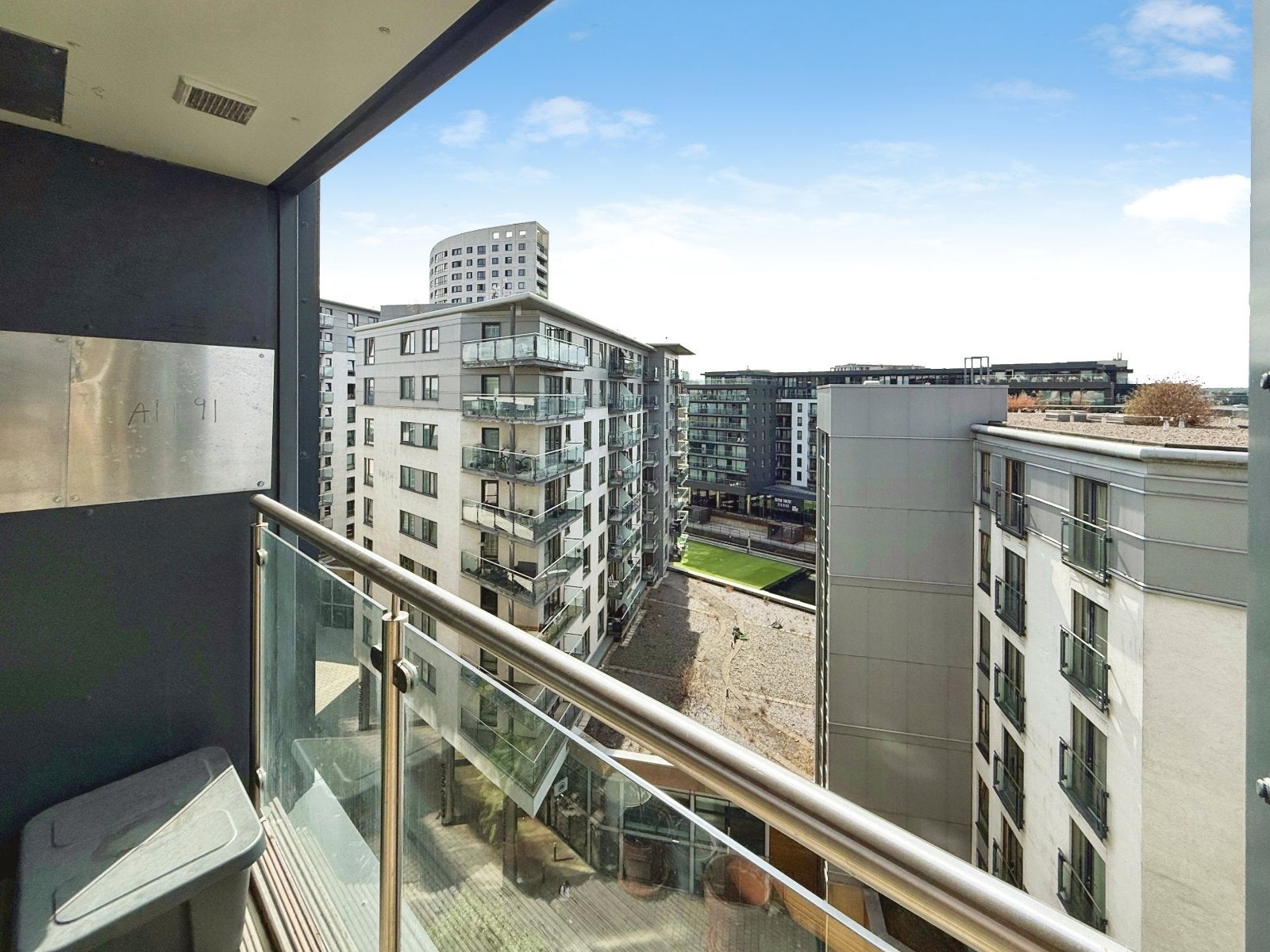 Flat Armouries Drive in Leeds