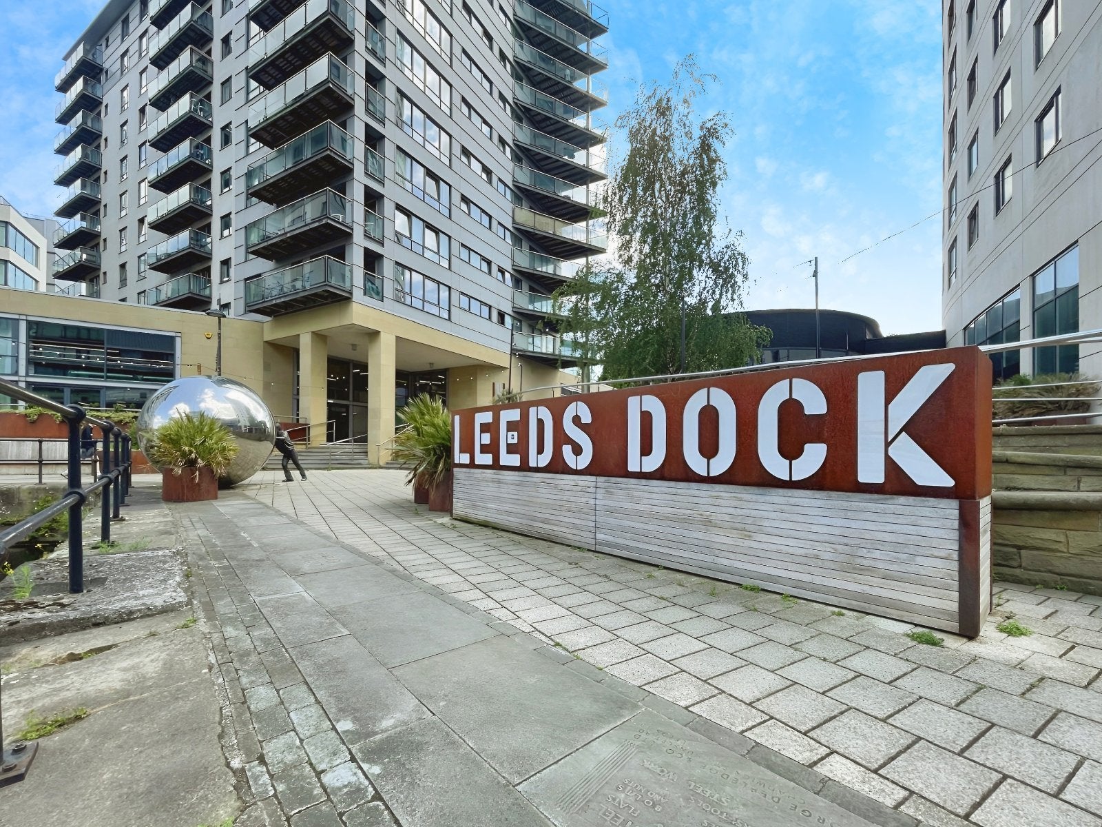 Flat Armouries Drive in Leeds