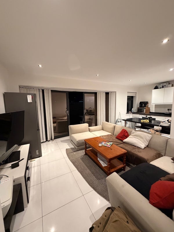 Room Elmhurst Avenue in Greater London
