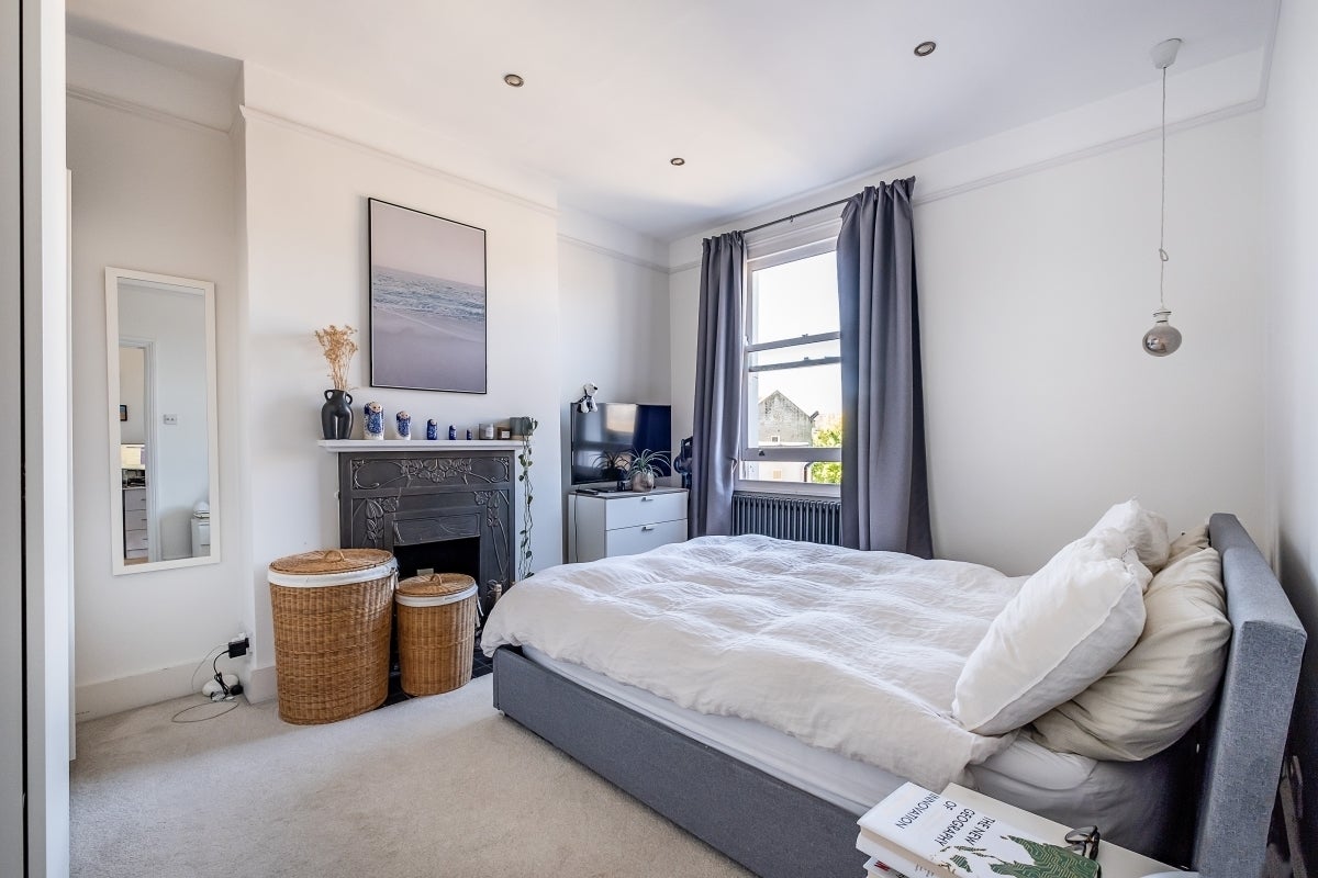 Flat Fernhead Road in City of Westminster