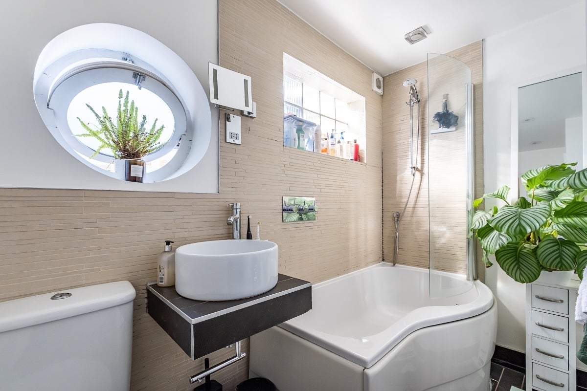 Flat Fernhead Road in City of Westminster