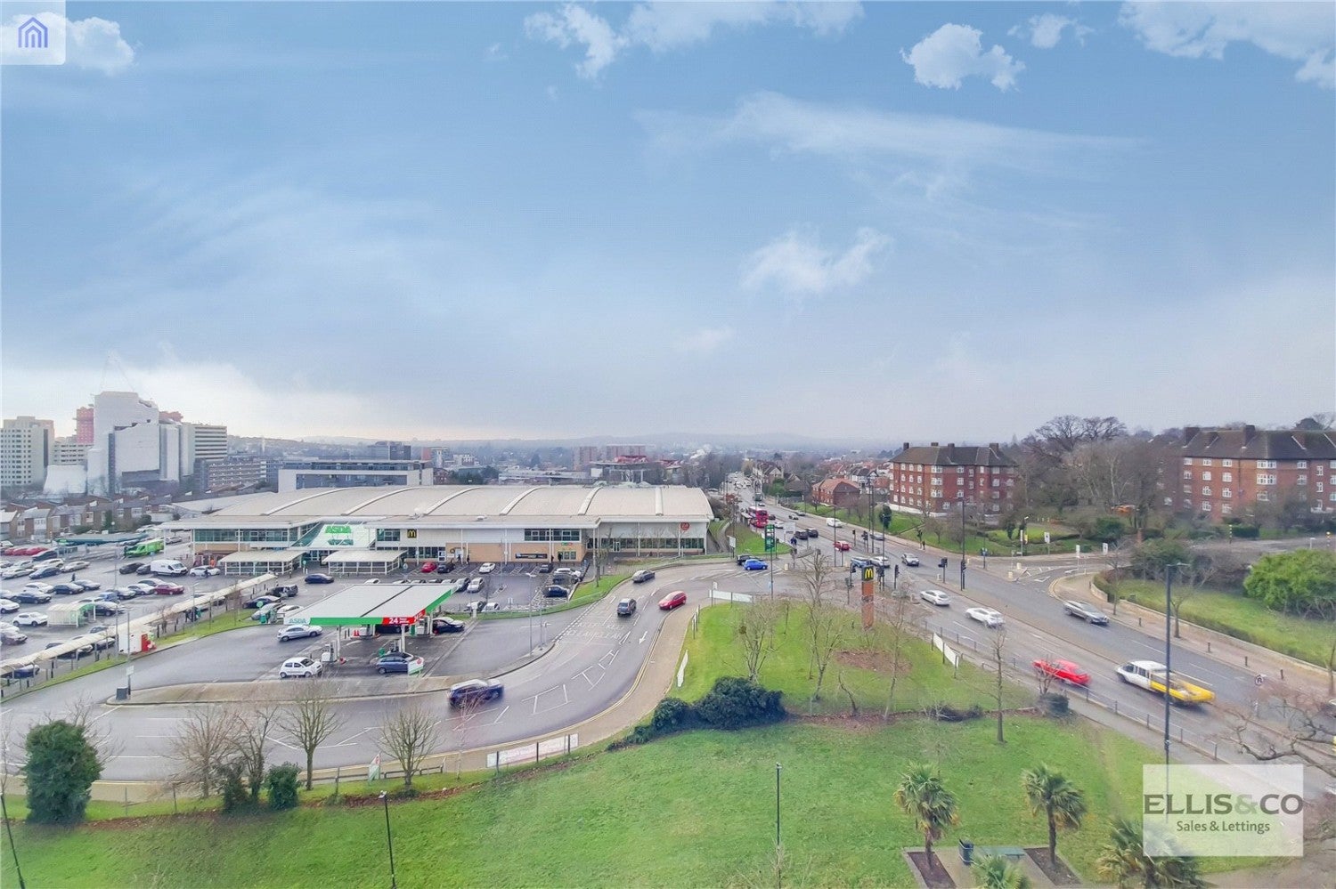 Flat Wellspring Crescent in Greater London