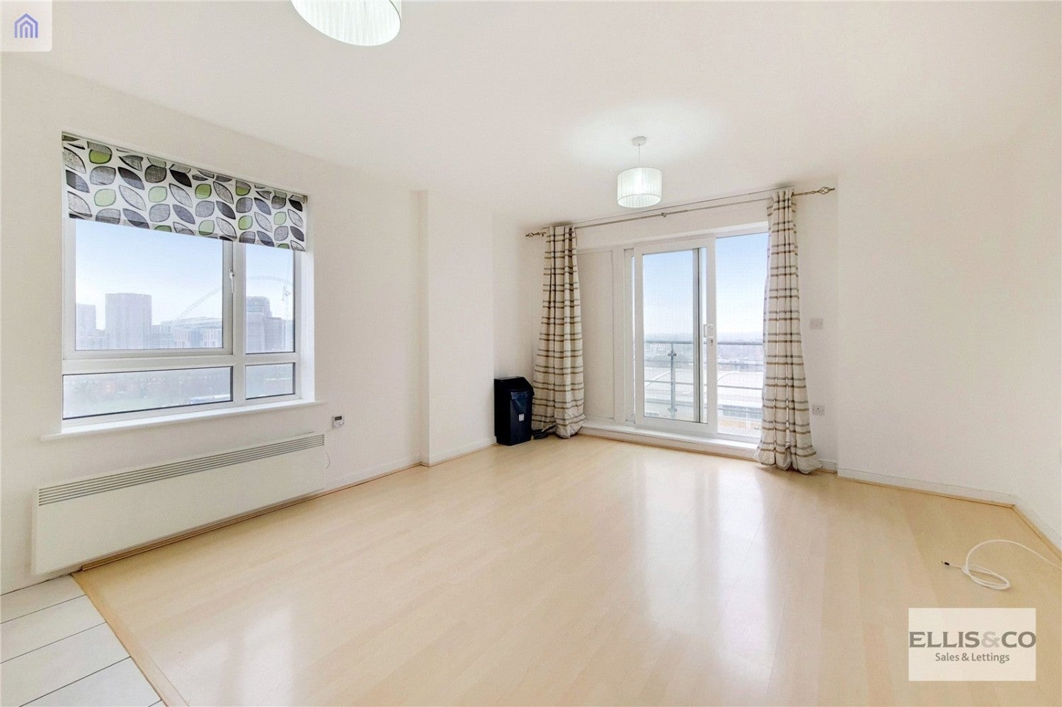 Flat Wellspring Crescent in Greater London