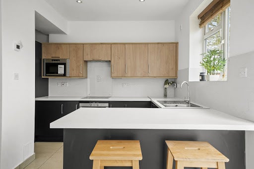 House Cleveley Crescent in Greater London