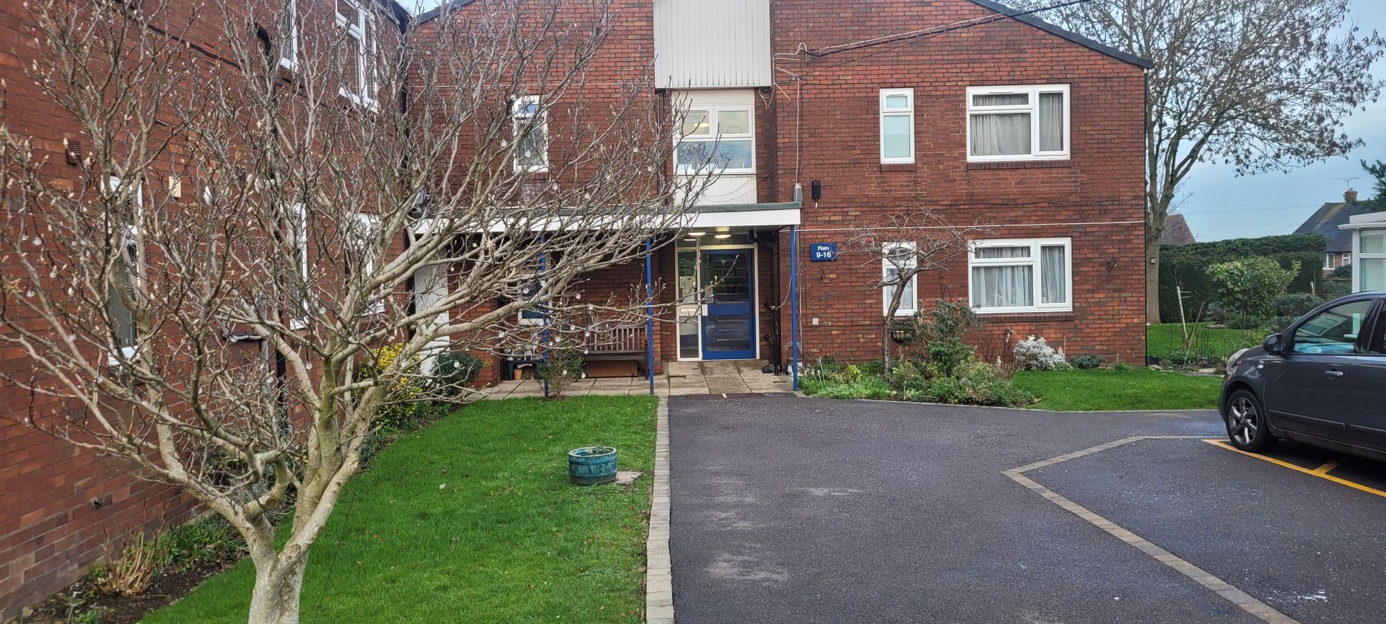 Flat Central Drive in North East Derbyshire