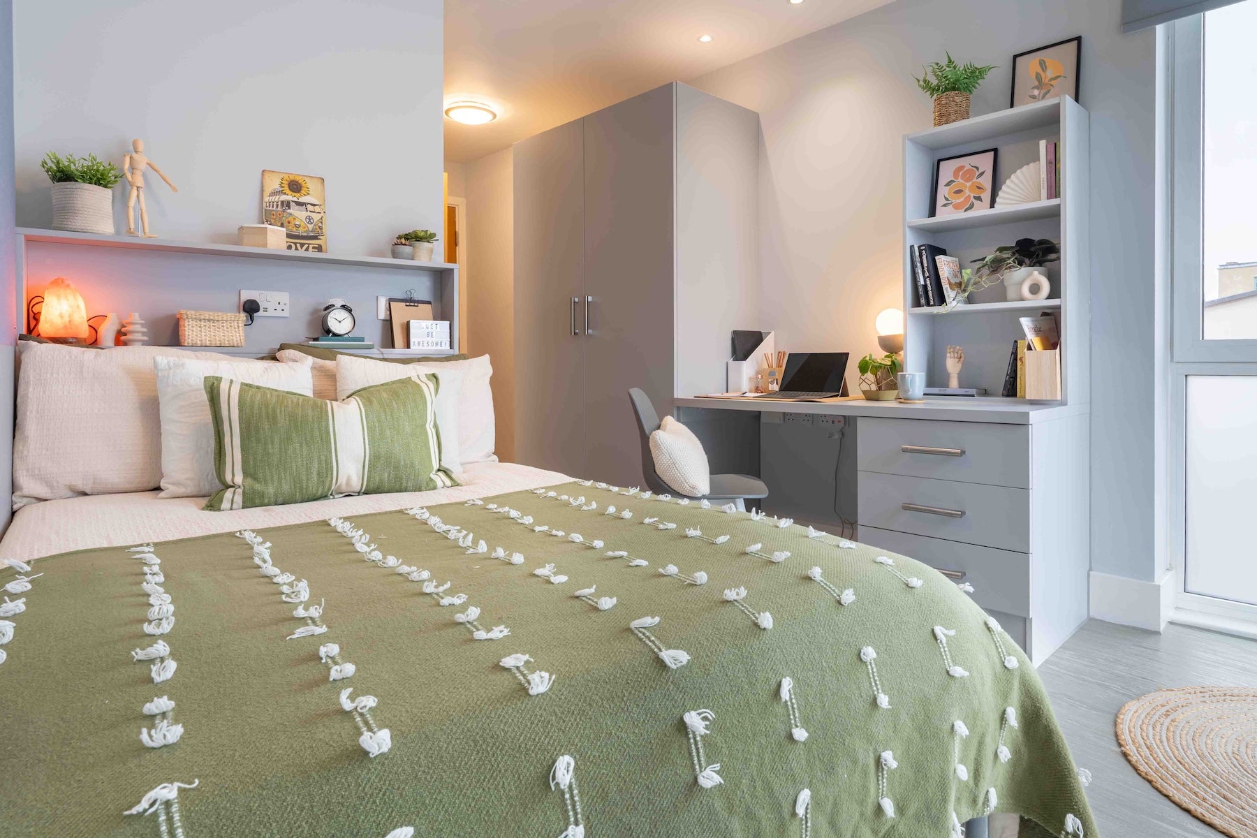 Room Whitechapel Road in Greater London