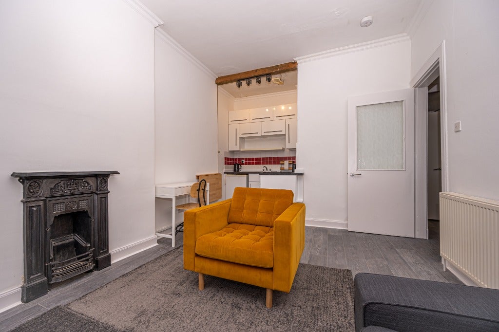Flat Caledonian Crescent in City of Edinburgh