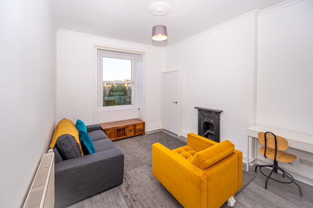 Flat Caledonian Crescent in City of Edinburgh