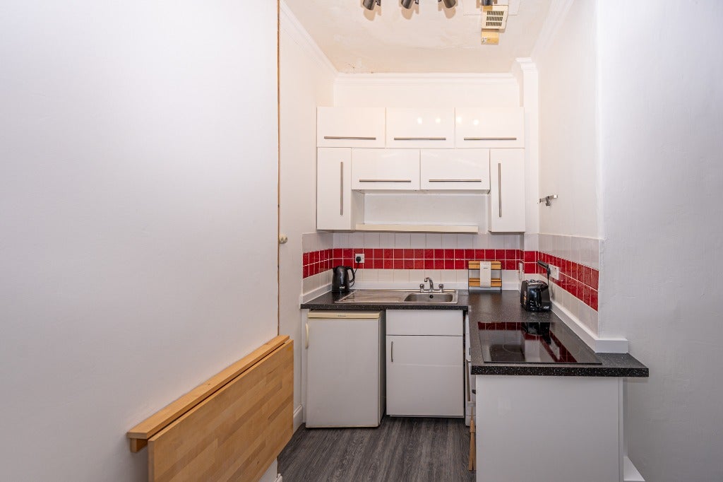 Flat Caledonian Crescent in City of Edinburgh