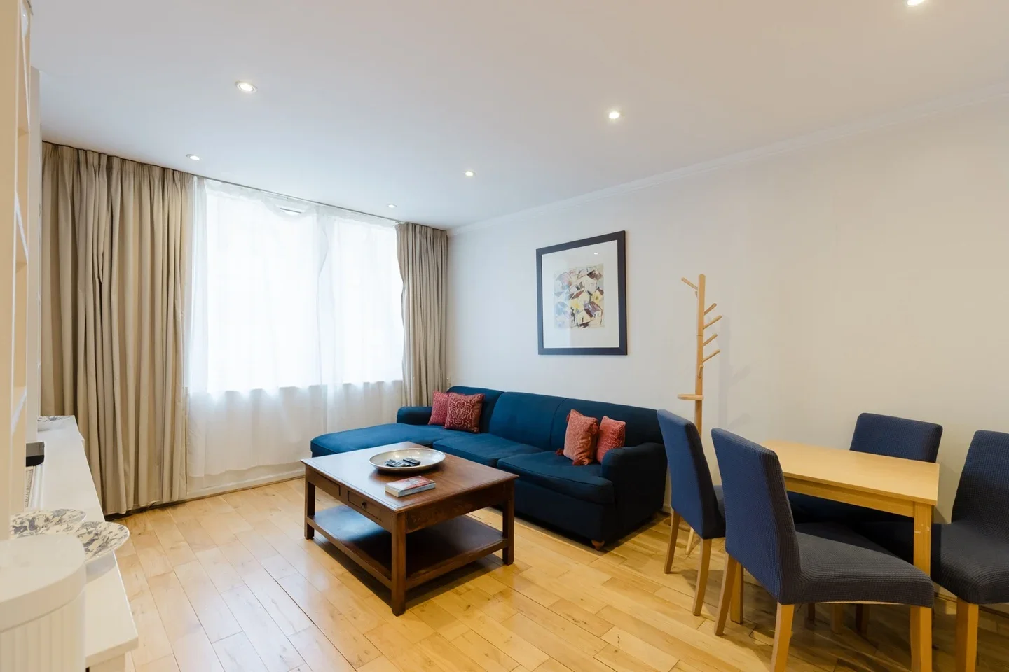 Flat Earl's Court Road in Greater London