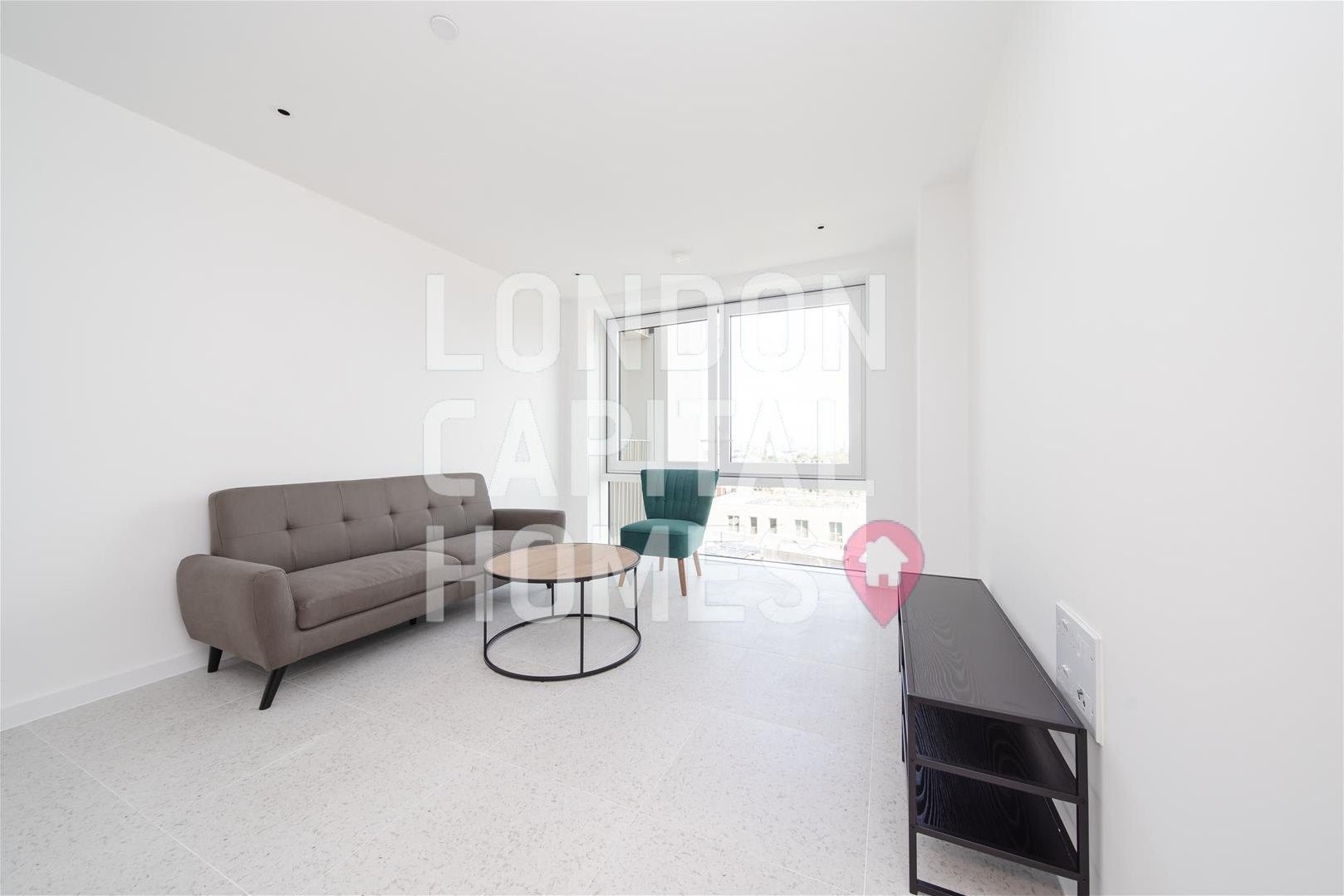 Flat Cendal Crescent in Greater London