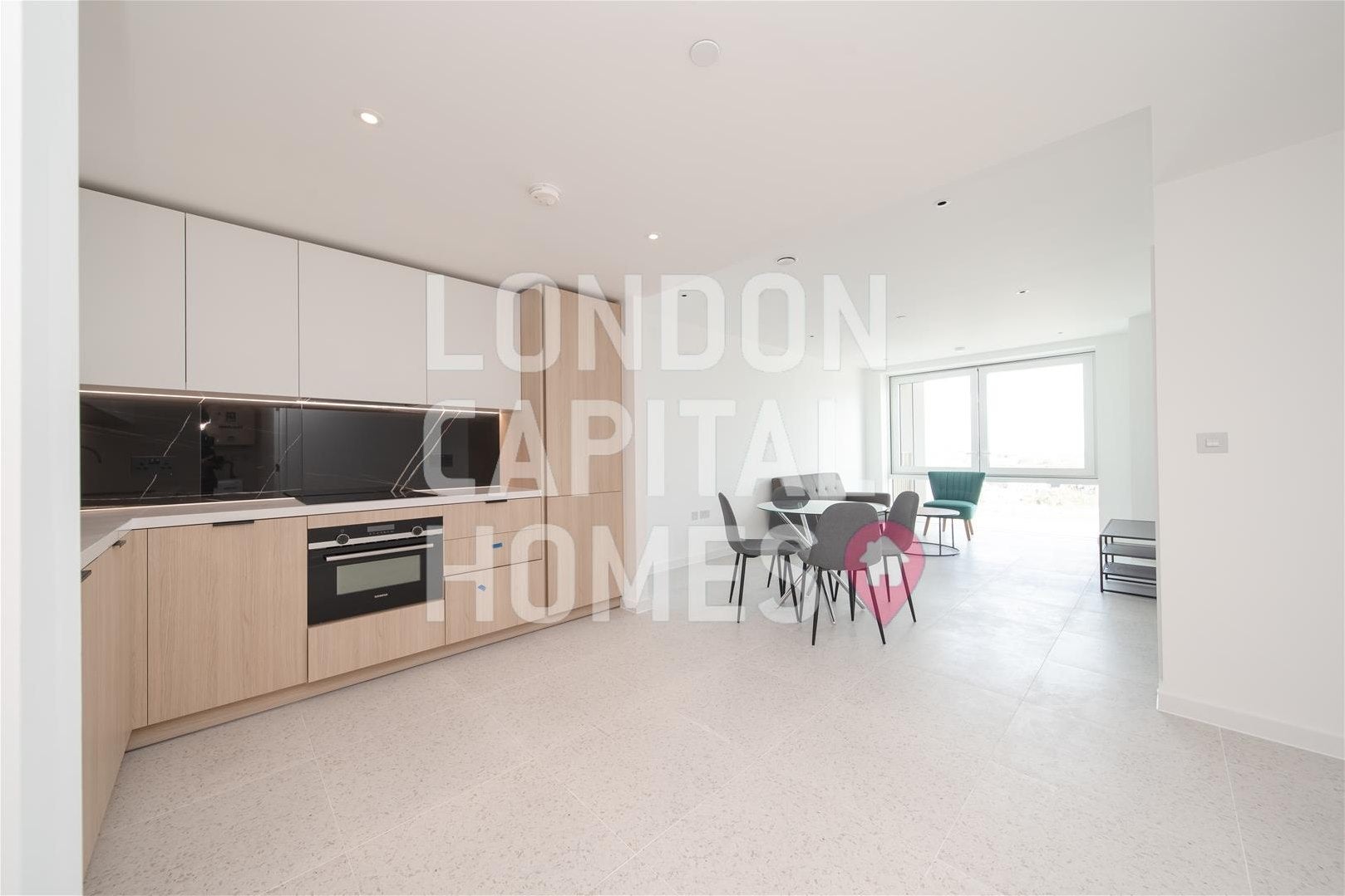 Flat Cendal Crescent in Greater London