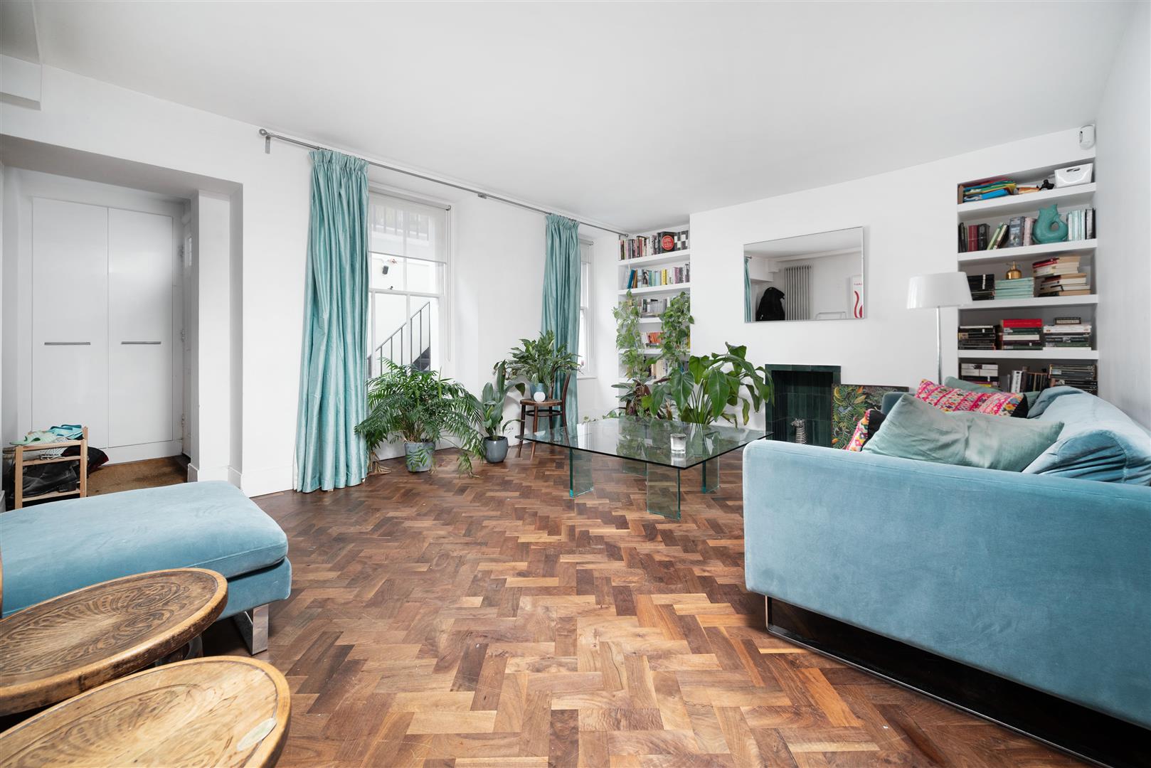 Flat Conway Street in Greater London