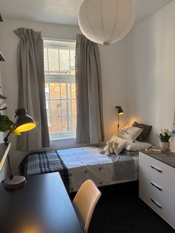 Room Carter Knowle Road in Sheffield
