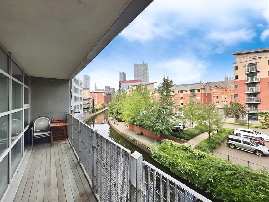 Flat Whitworth Street West in Manchester