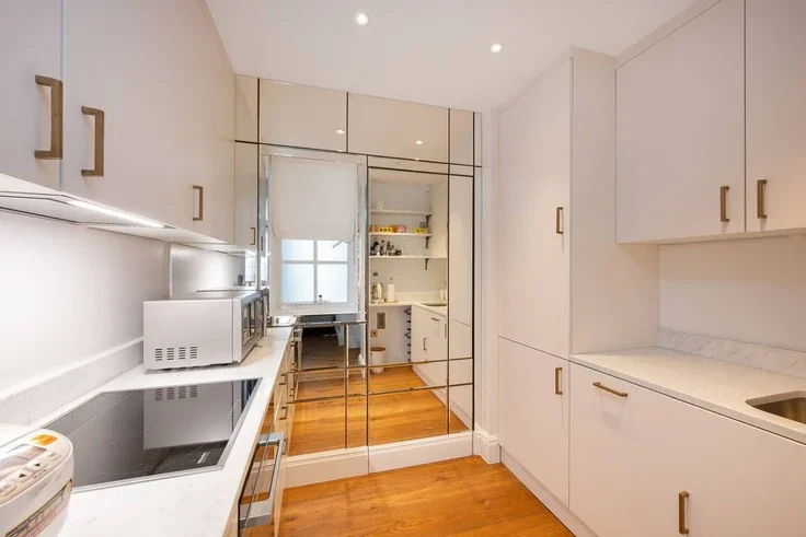 Flat Sloane Street in Greater London