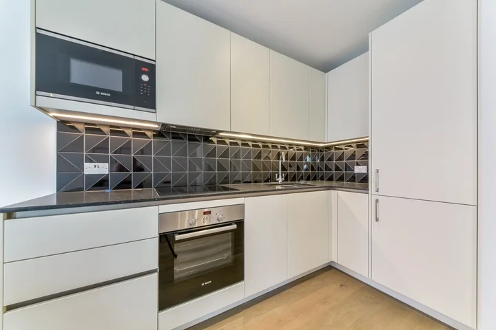 Flat Deacon Street in Greater London