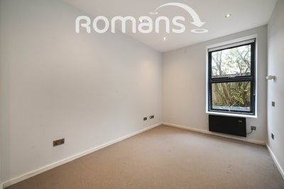 Flat Brants Bridge in Bracknell