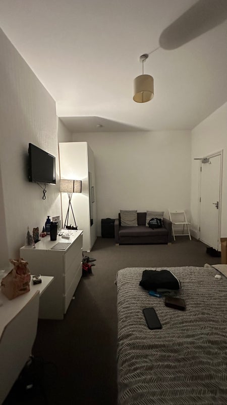 Room Queensway in City of Westminster