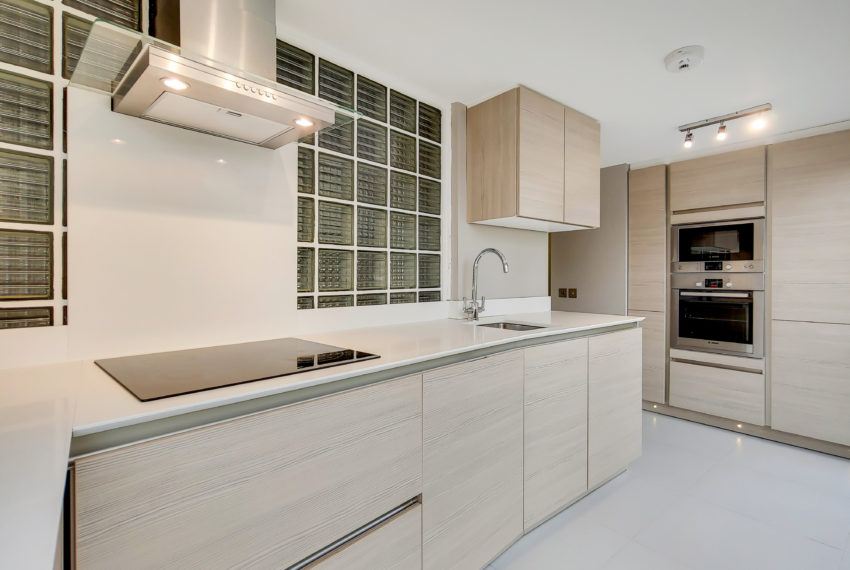 Flat Finchley Road in Greater London