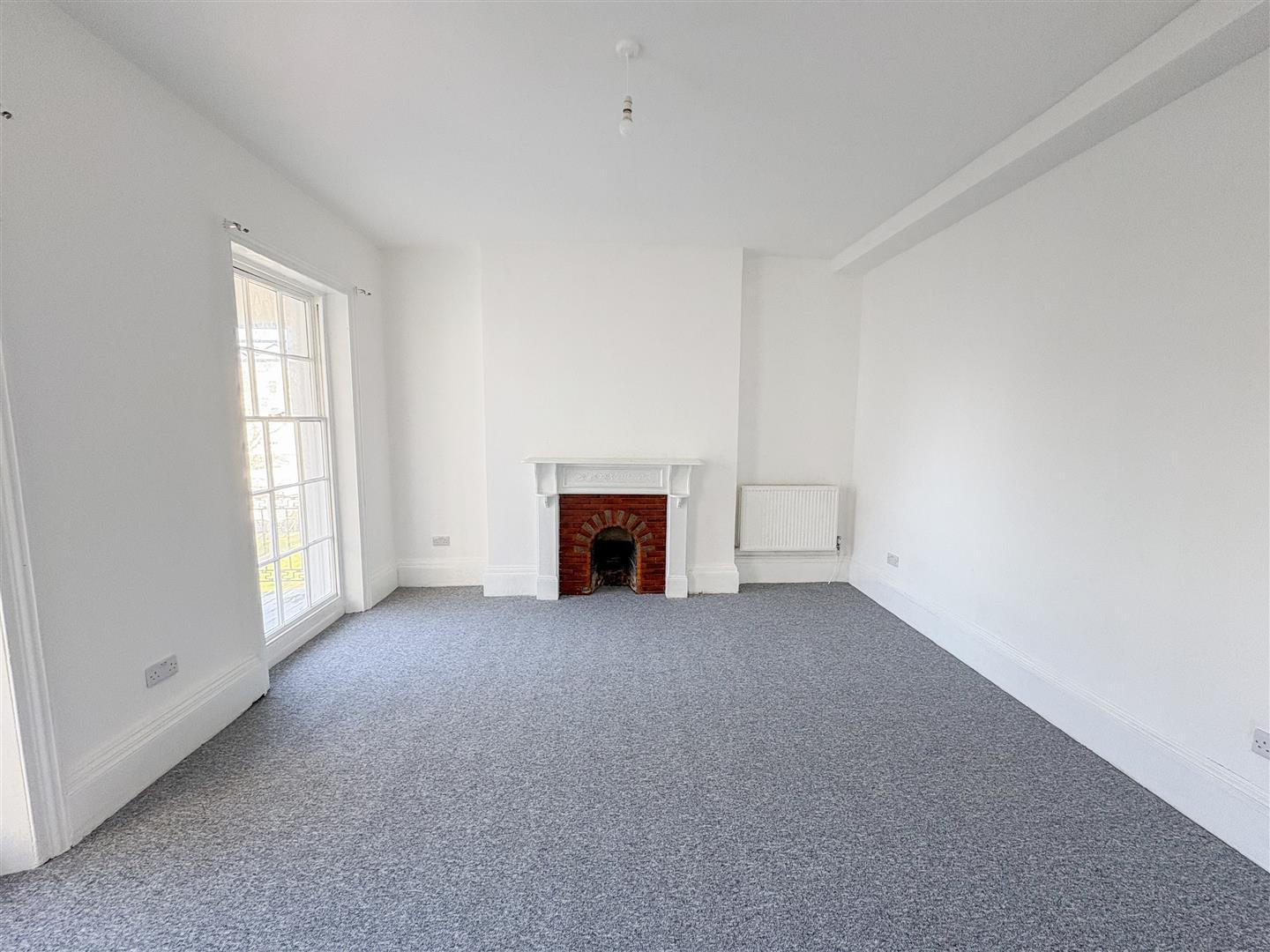 Flat Wellington Square in St Leonards