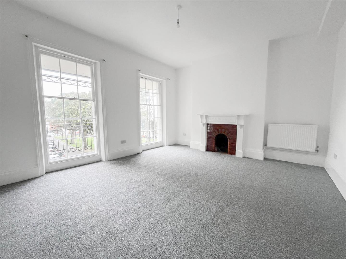 Flat Wellington Square in St Leonards