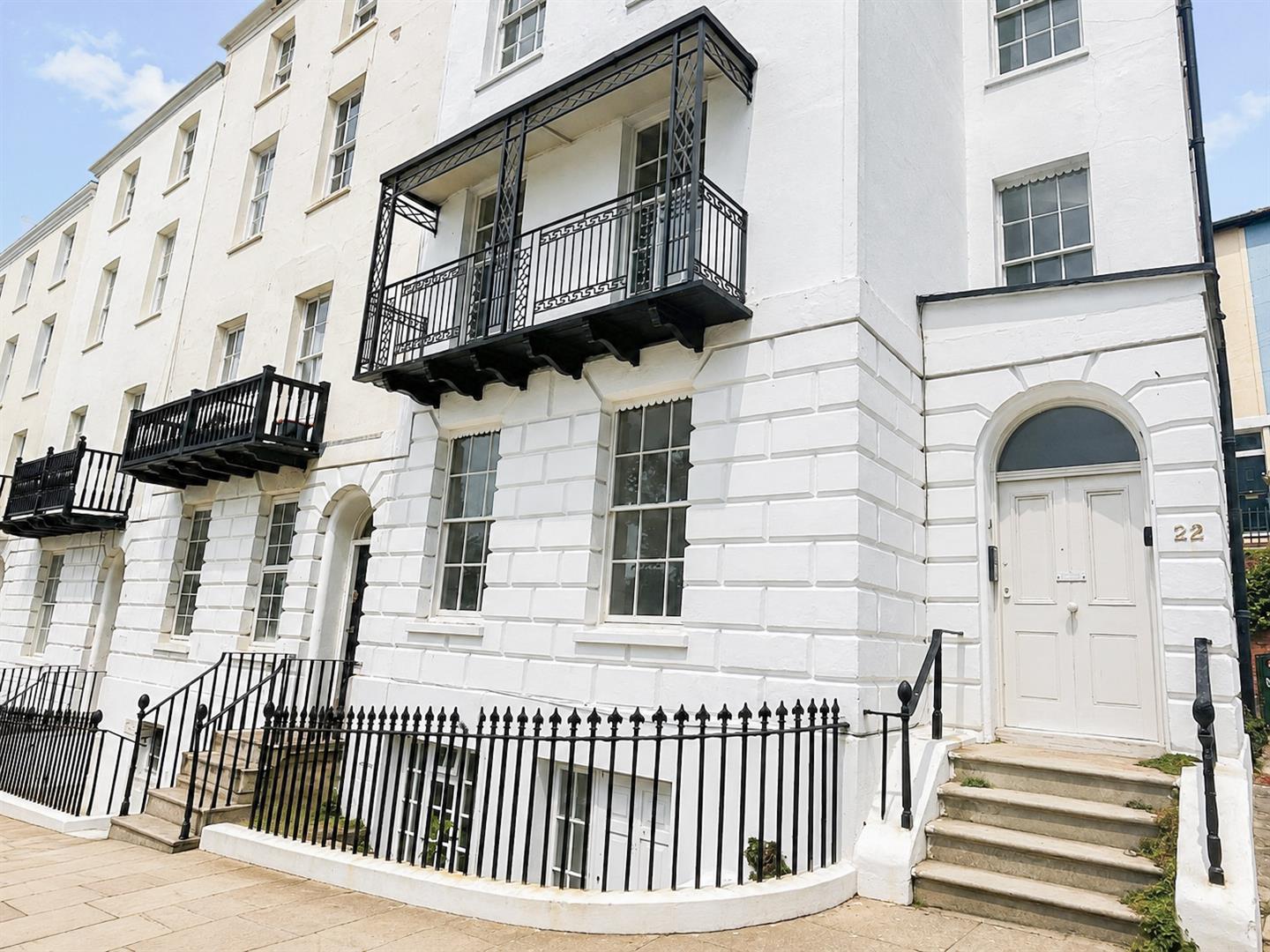 Flat Wellington Square in St Leonards