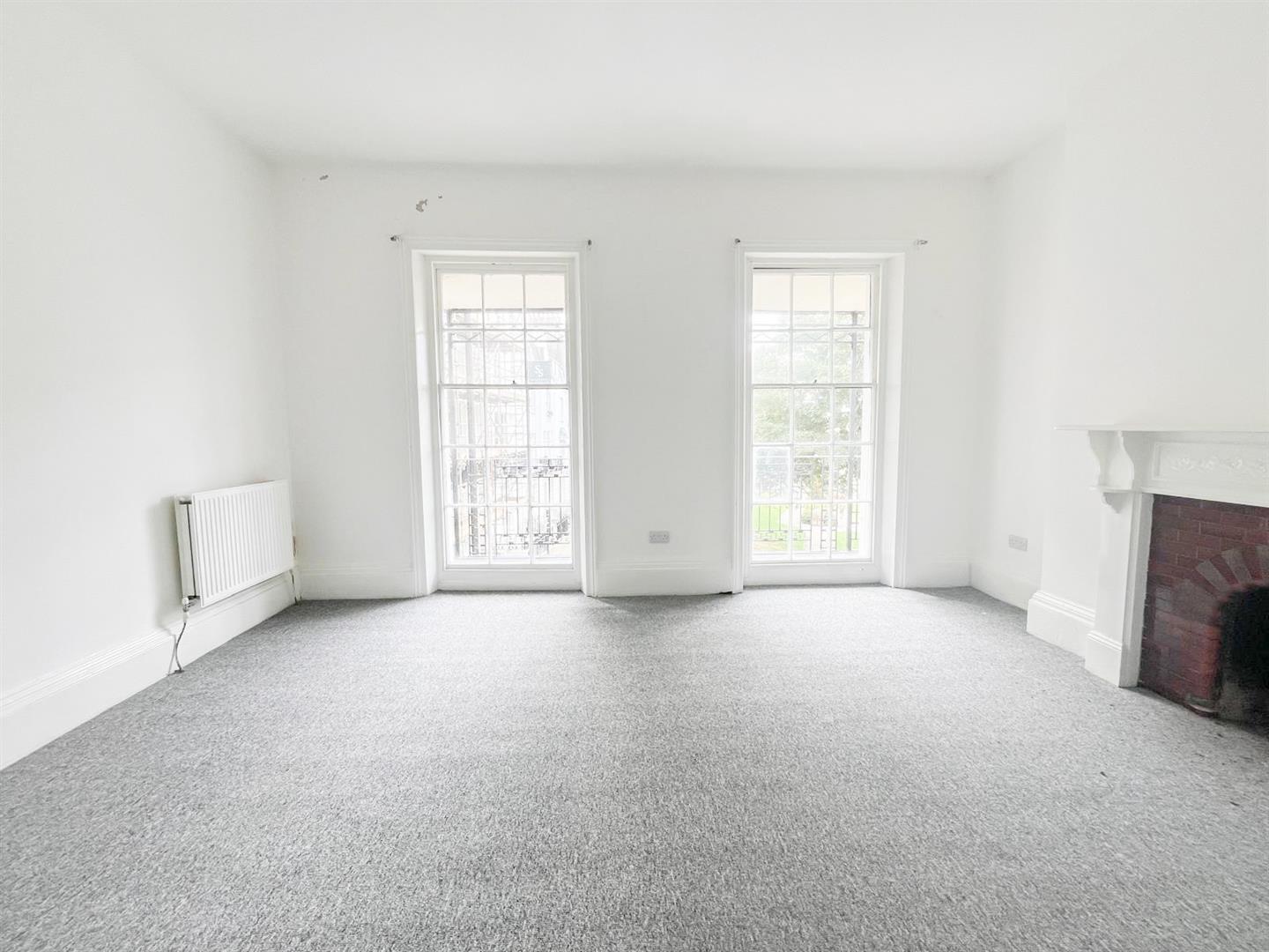 Flat Wellington Square in St Leonards