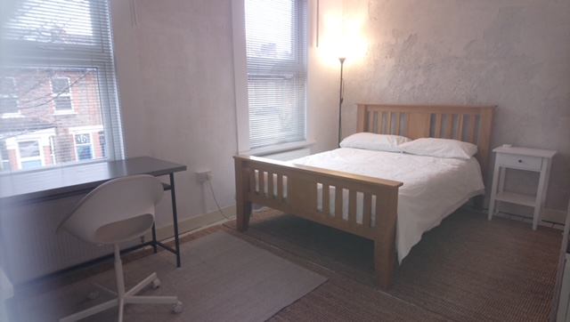 Room King Edward Road in Greater London