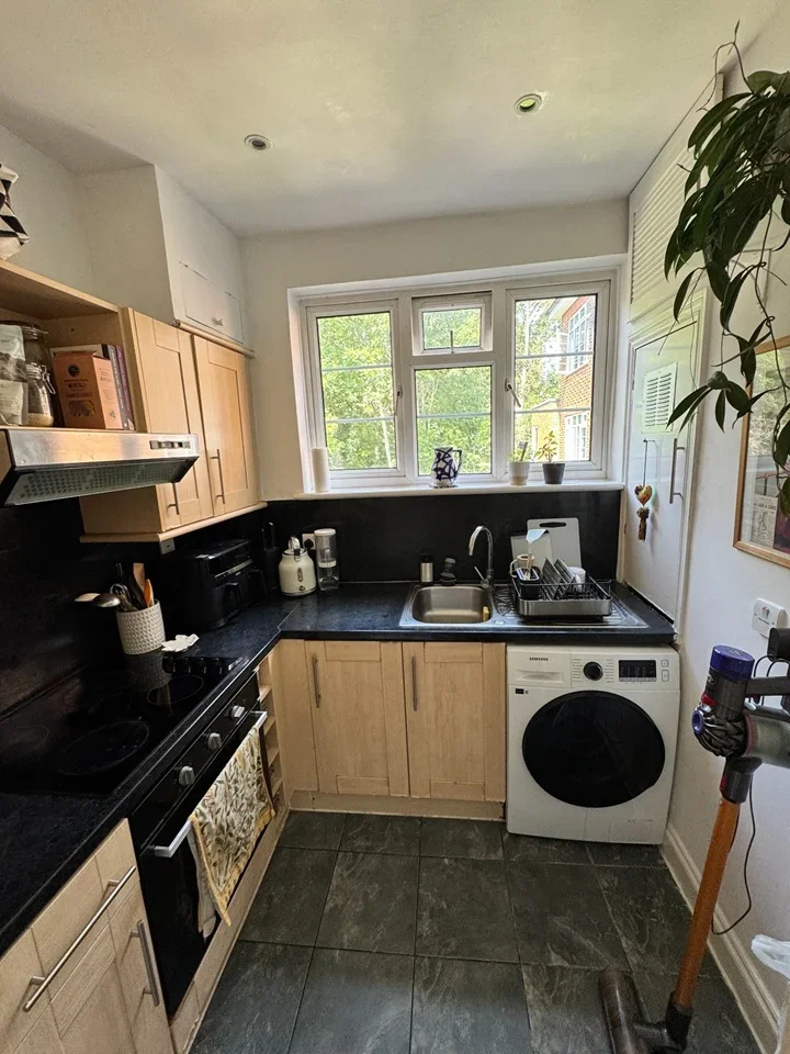 Flat Risborough Close in Greater London