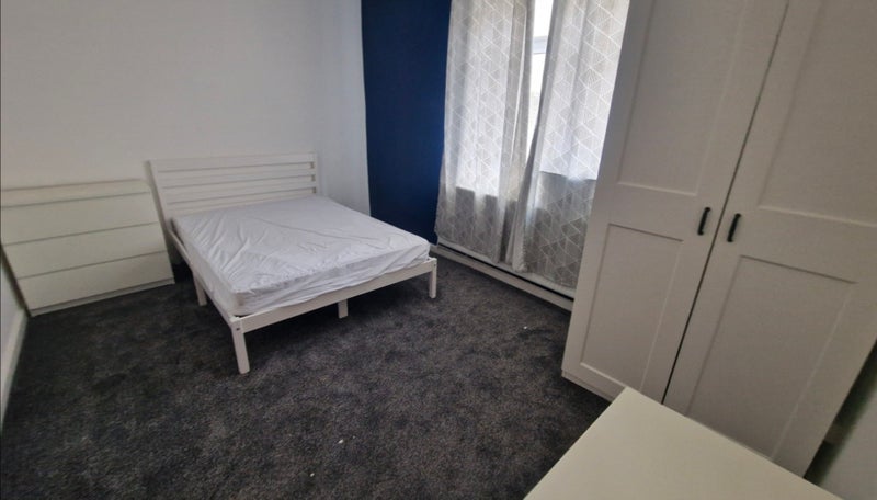 Room Sanquhar Street in Cardiff